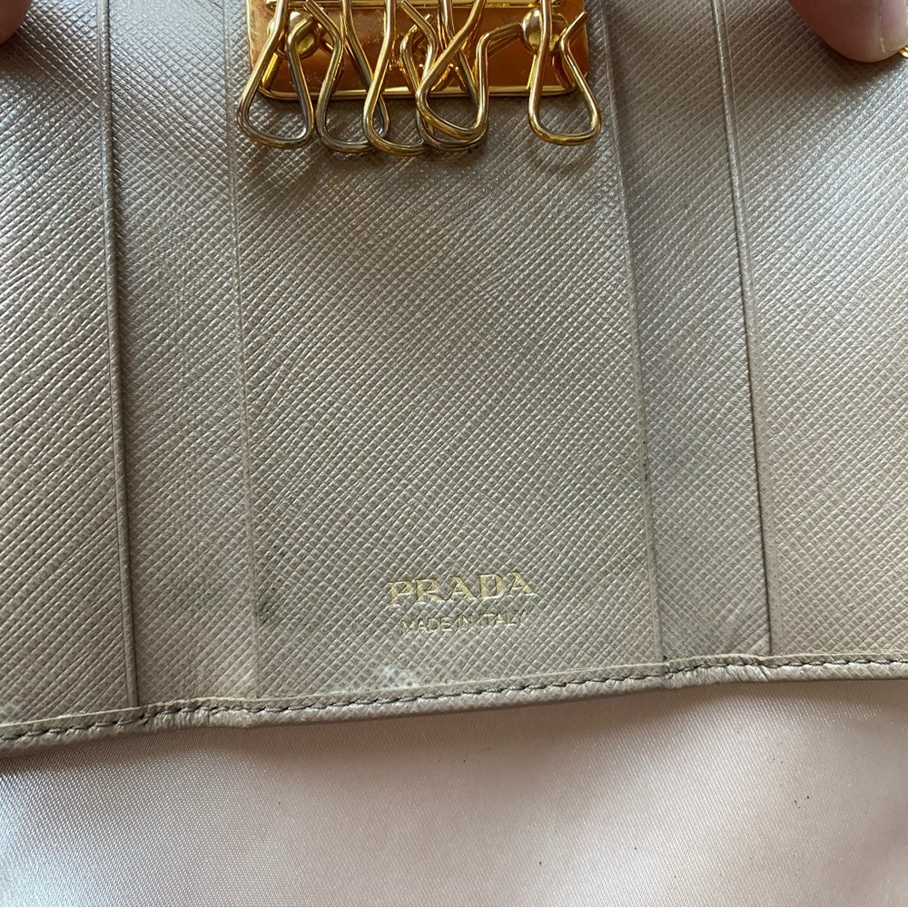 PRADA Voyager Italian Saffiano Leather Metal 6 Key Holder Ivory - Picture 5 of 6